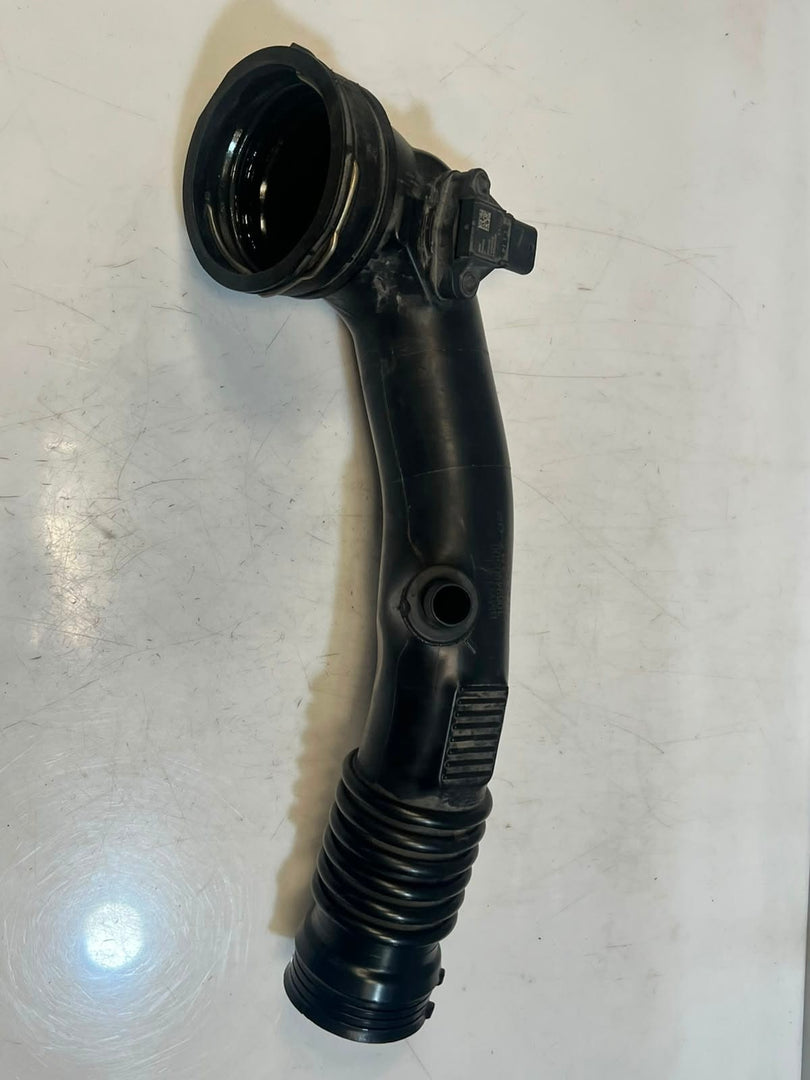 2016-2018 BMW X5 X6 F15 F10 F11 640i Air Intake DUCT Hose 8626487 OEM