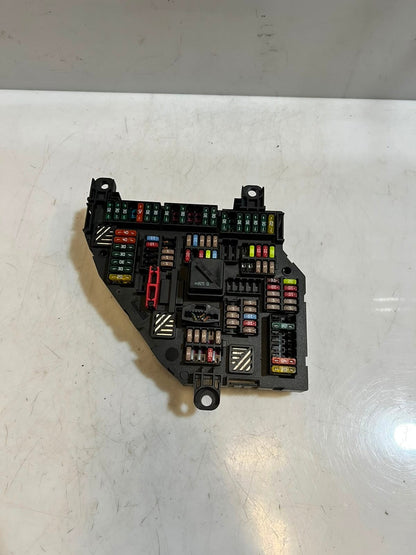 2011-2016 BMW 550i F10 F11 F18 F12 F13 F01 F02 Power Distribution Box 9210857