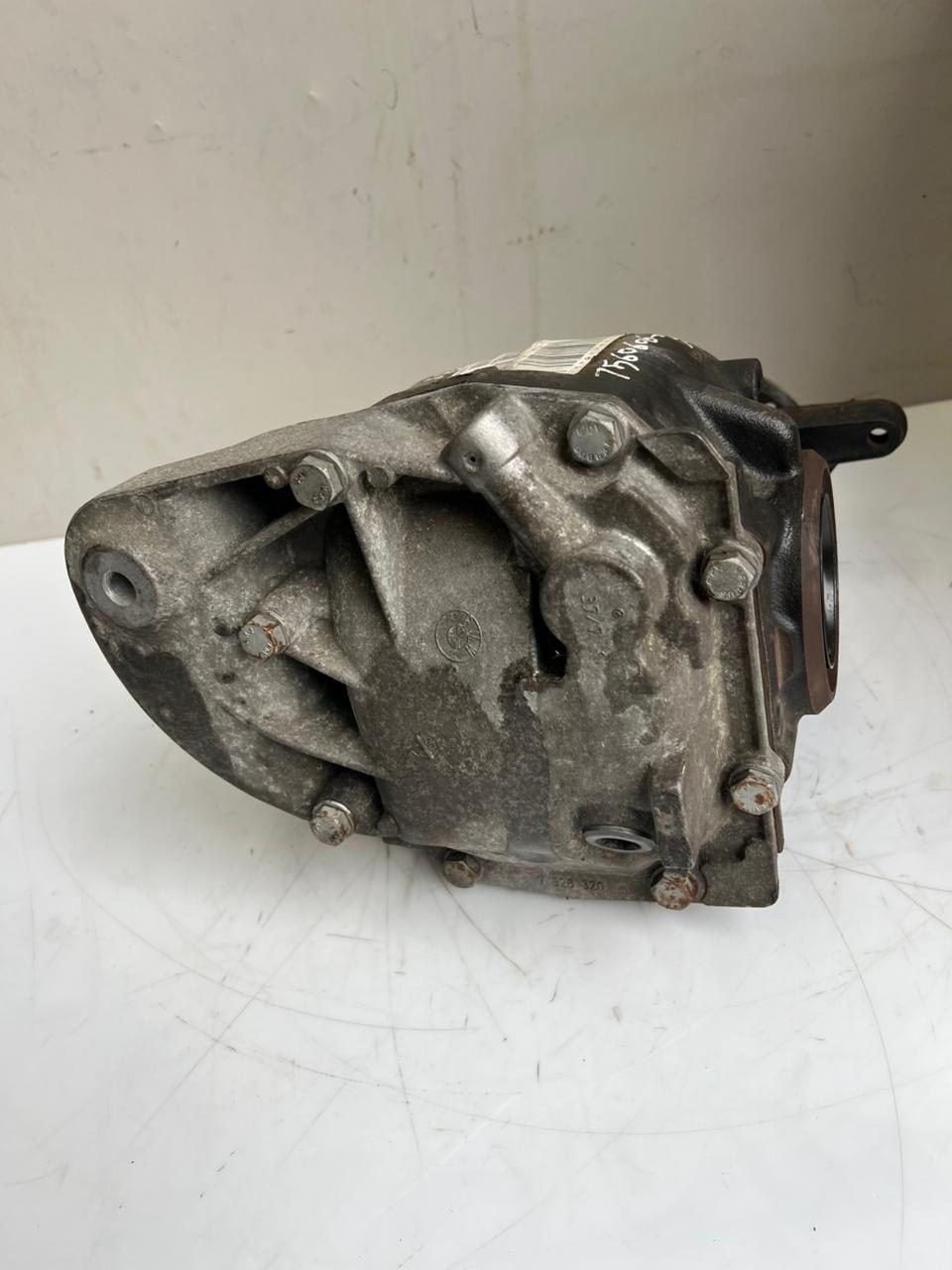 2004-2010 BMW 5' E60 E61 525i 6' E63 E64 630i Rear Differential 7560606 - 3.91