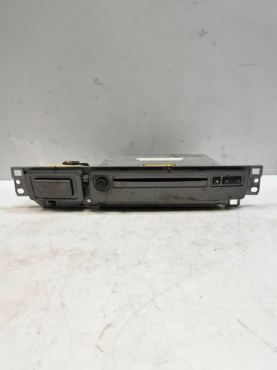 BMW  7 Series E65 E66 Radio Cd Player Dvd Player Navigation SYSTEM 6935623