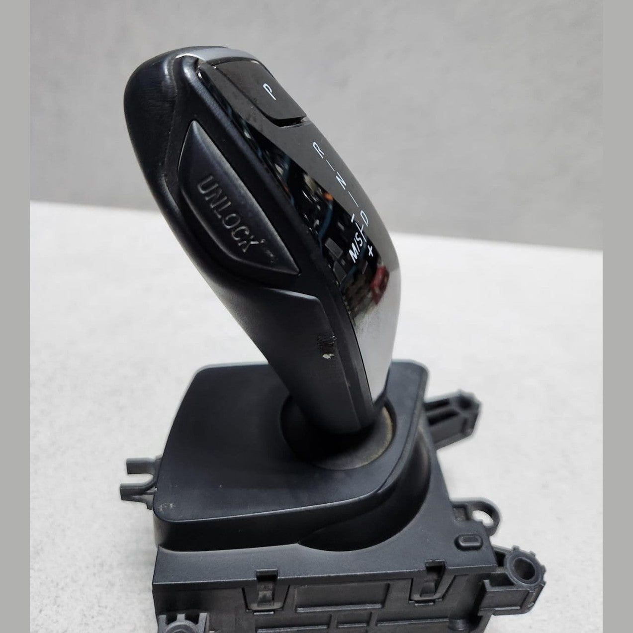 2016-2019 BMW 740i Gear Selector Switch 6825608 740i G11 G12 RHD
