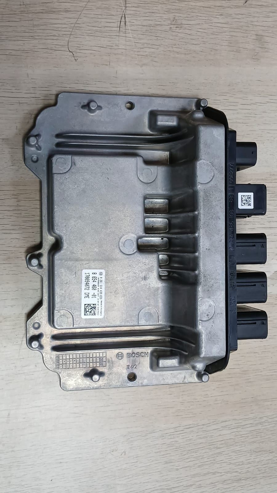 BMW Engine Control Unit 8654460 BOSCH 0261S14439 B38 F45 F46 F55