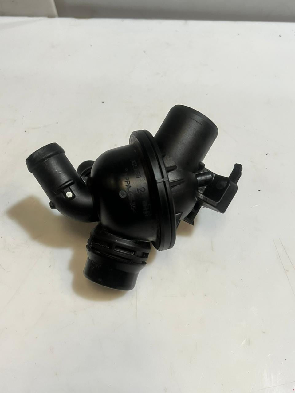 2011-2016 BMW X3 3 Series F30, 5 Series F10 Thermostat Housing 6601544 OEM