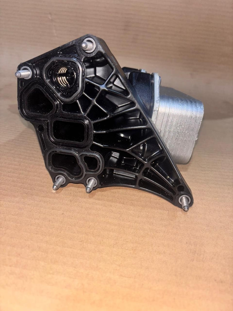 2020-2023 BMW 530I XDRIVE 2.0L - Engine OIL Filter Housing W/ Cooler 8580414