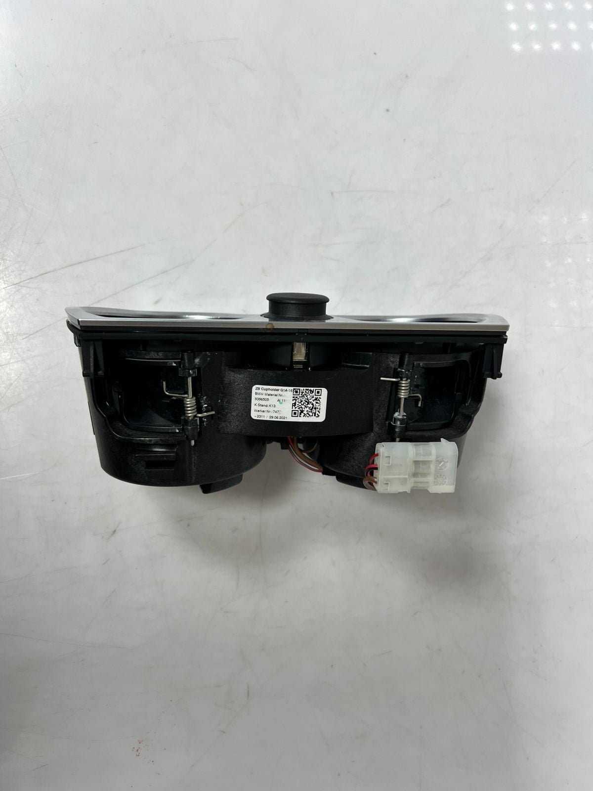 2019-2023 BMW 8' G14, G15, G16 M850i CENTRE CONSOLE Cup Holder 9396505 OEM