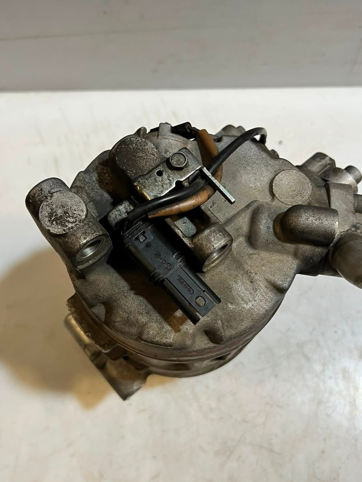 2010 BMW 650i F02 N63 F07 F10 F11 F06 AC Compressor PUMP 9154072 OEM