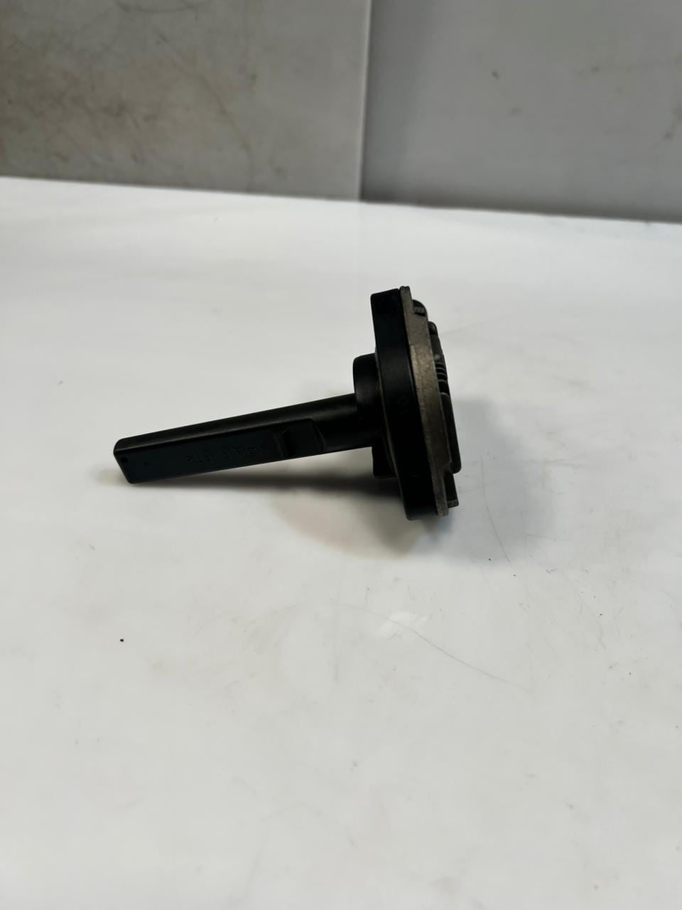 BMW E38 E39 E46 E53 E60 E61 E81 E82 E87 N47 Diesel Sump Oil Level Sensor 7508003