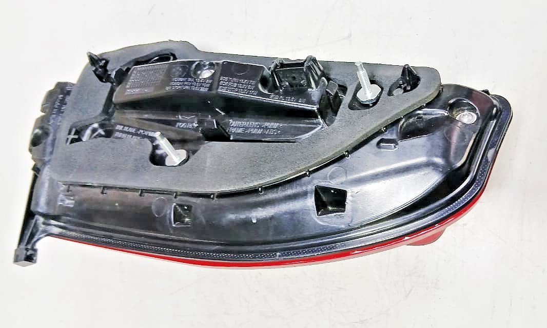 Genuine BMW 7 series  LCI G11 G12 2018-22 rear boot lid light right side 9854650