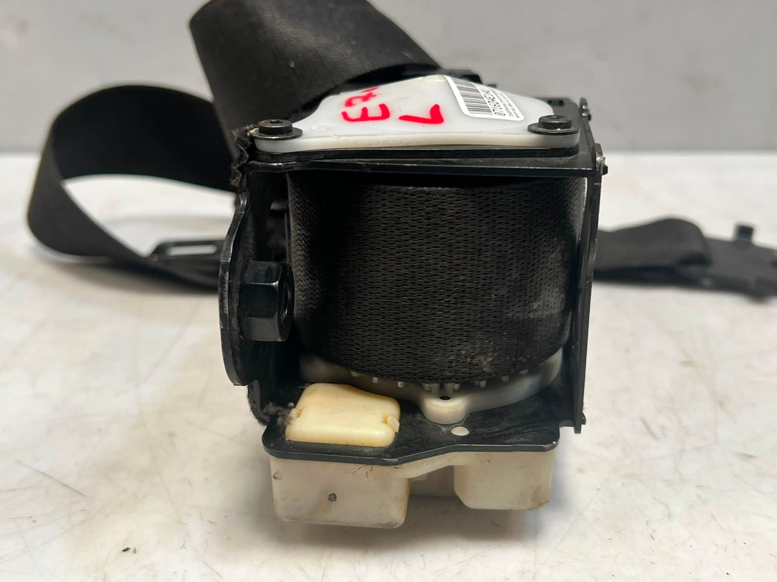 2006-2013 BMW X5 E70 Front Right Seat Belt Retractor 3061430