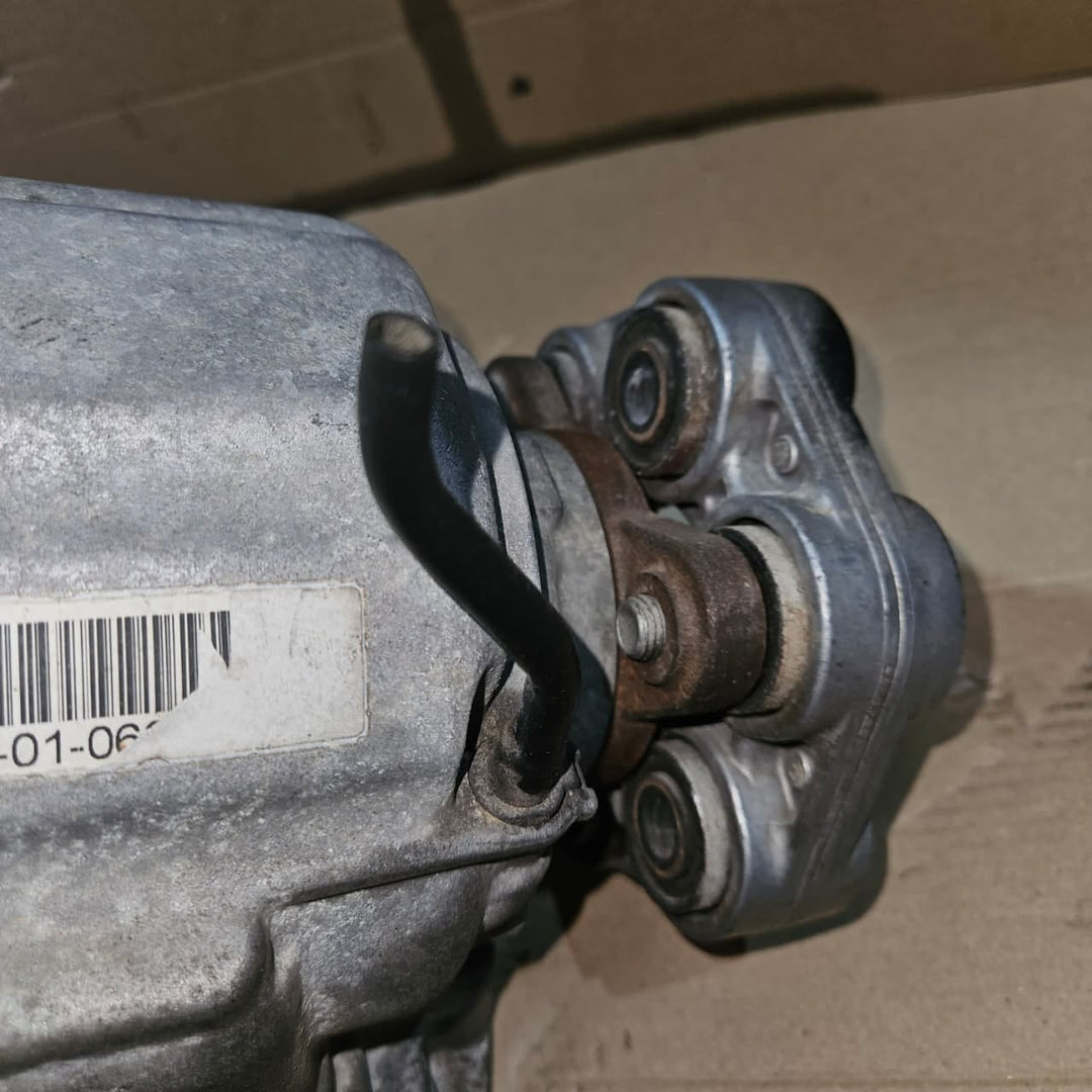 2013-2018 BMW F30 320i xDrive Transfer Case 7505374 ATC35L XDRIVE