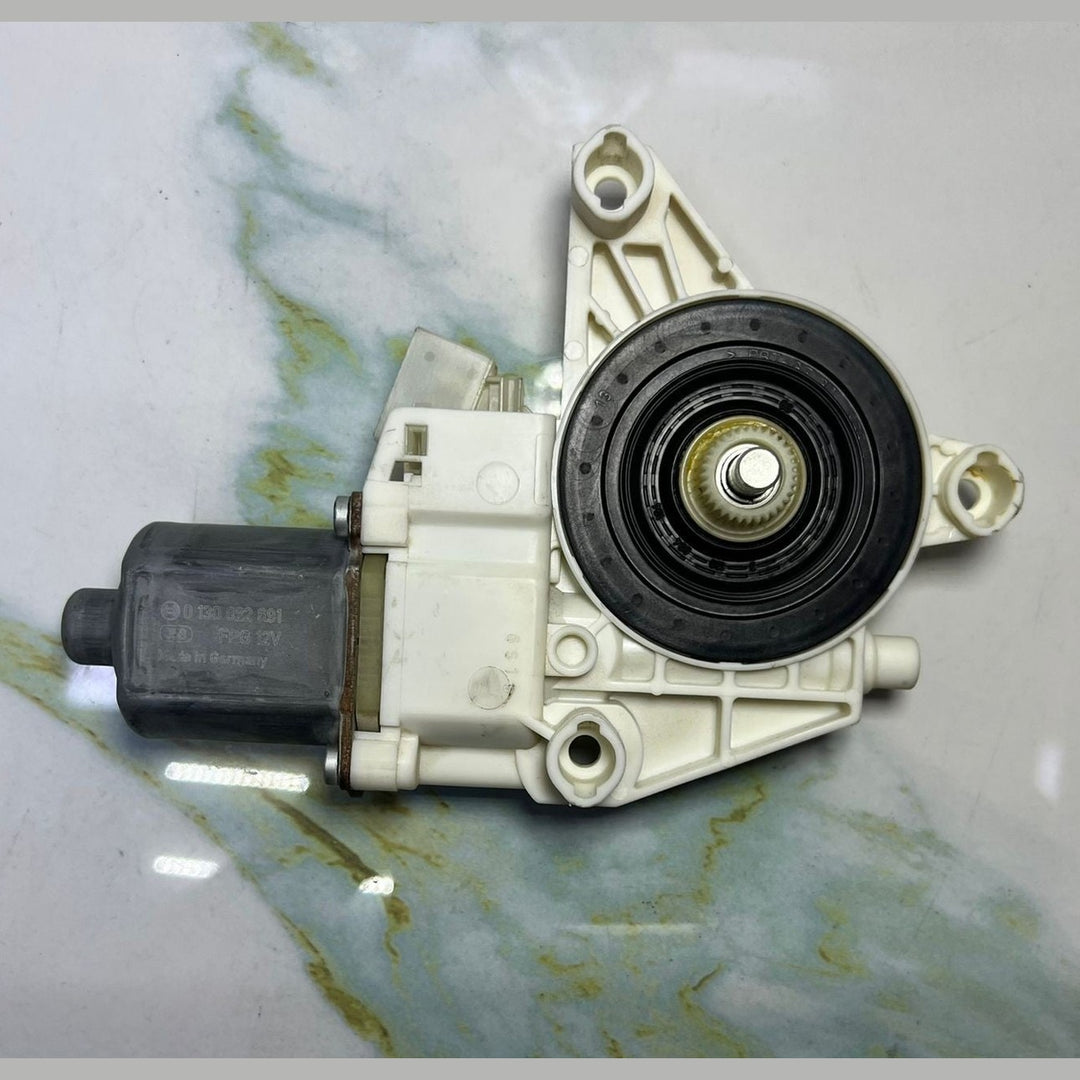13-18 Mercedes-Benz W246 B-Class CLA Window Motor Front Right Side A246 9065200