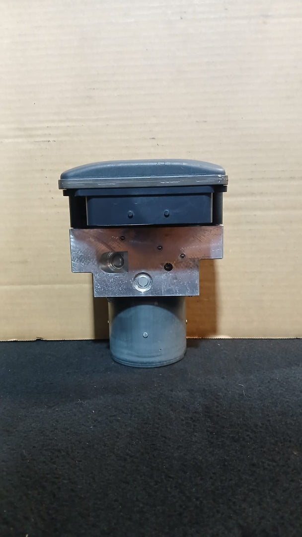 OEM BMW F01 / F02 ABS ANTI-LOCK BRAKE PUMP MODULE ECU P/N 6860149 6860150