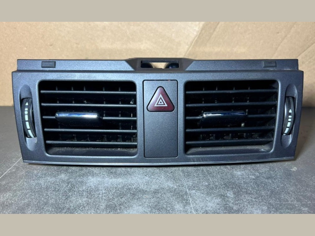 2008-2010 Mercedes W204 C-Class Front Center Dashboard  Heater A/C Air Vent