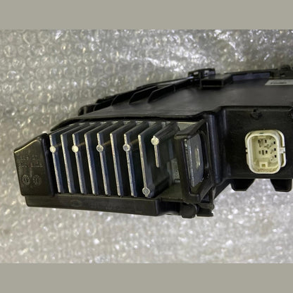 OEM 2023-2024 BMW 7 SERIES G70 LEFT DRL DAYTIME RUNNING LIGHT LED 9450079