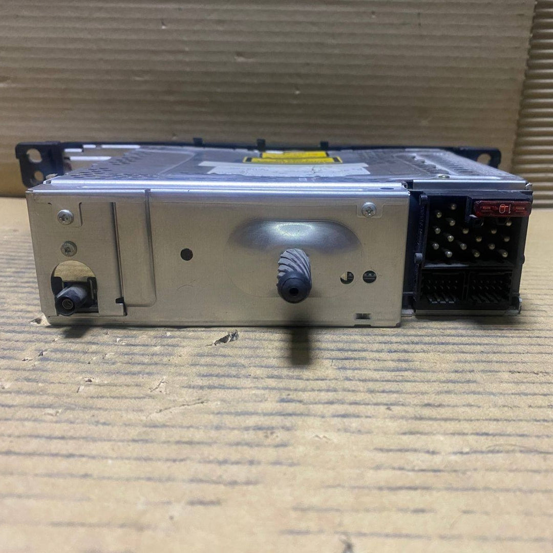 02-06 BMW 325i Radio AM FM Business Single Disc CD Player 6941505