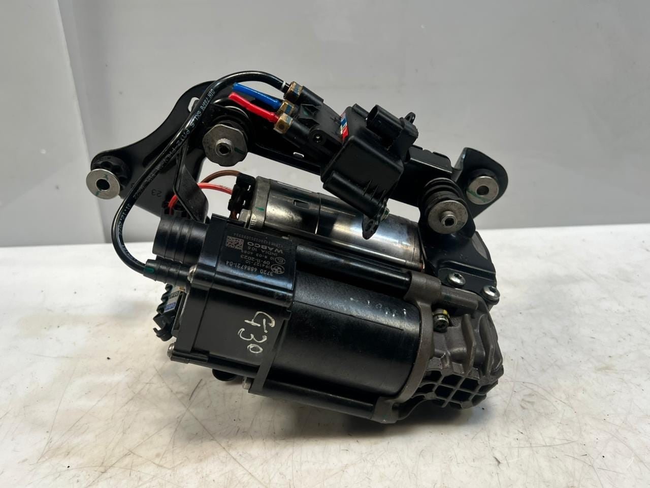 2025 BMW i4 5 Series G30 G31 G32 GT Air Suspension Compressor 4430210011 OEM