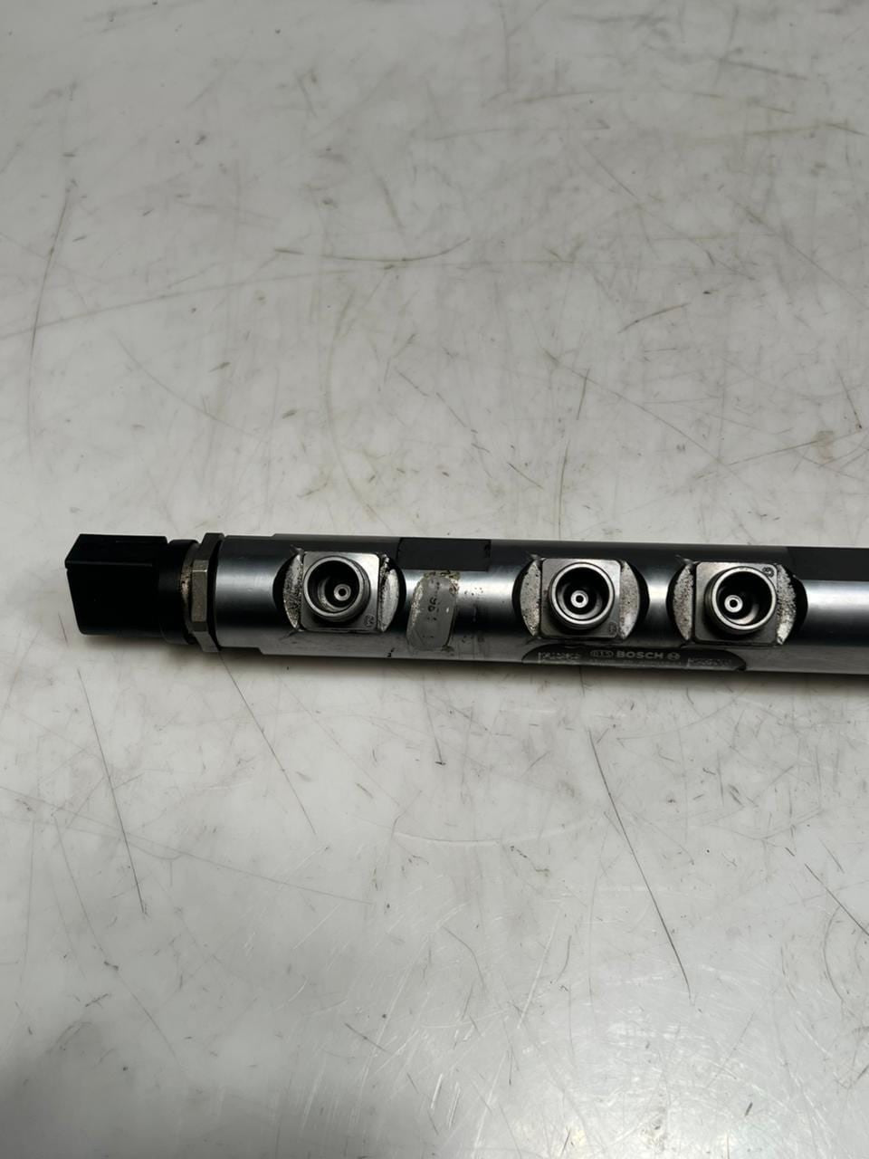 BMW 1' F10 F30 E90 E81 E87 N47 2.0L Fuel Injection Rail With Sensor 7809127 OEM