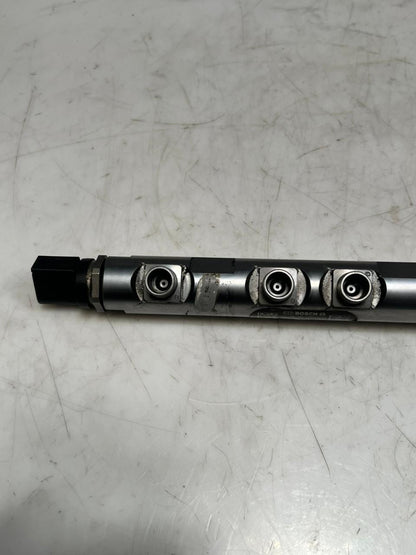 BMW 1' F10 F30 E90 E81 E87 N47 2.0L Fuel Injection Rail With Sensor 7809127 OEM