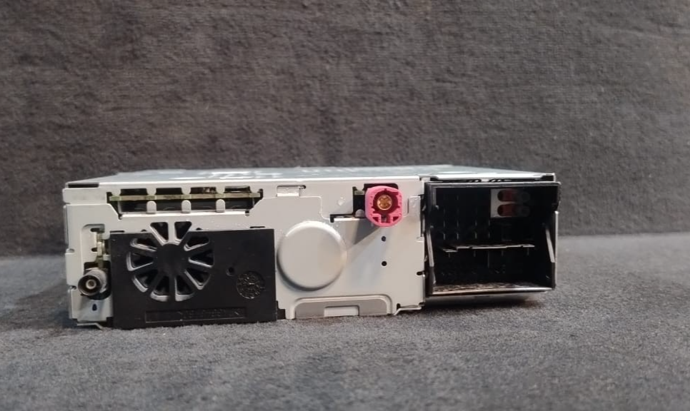 BMW F10 F11 RADIO CD DVD GPS HEAD UNIT CIC‑MID BUSINESS NAVI P/N 9282027