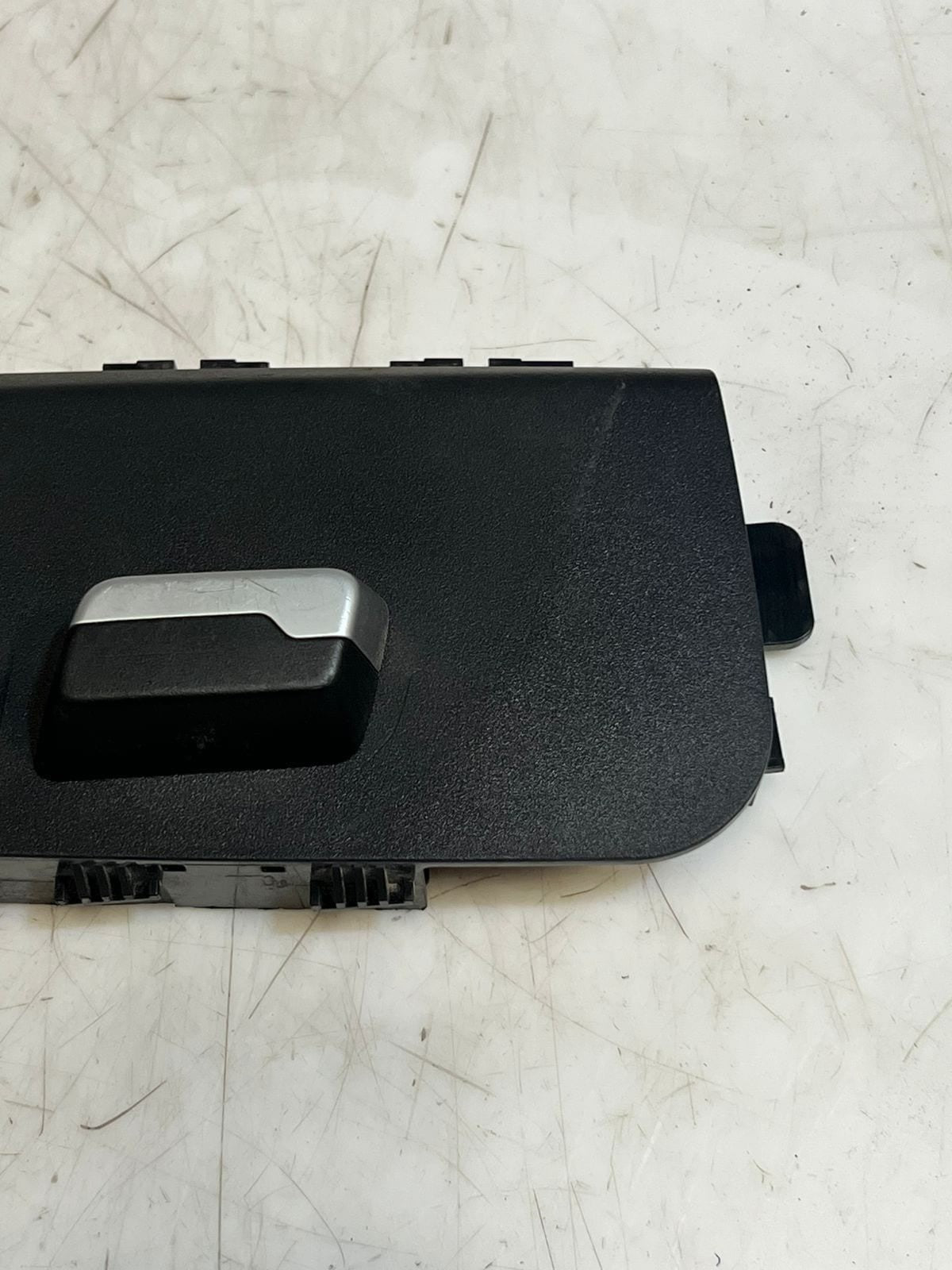2015 BMW 320i F30 3 Series Front Right Seat ADJUSTMENT Control Switch 9382436