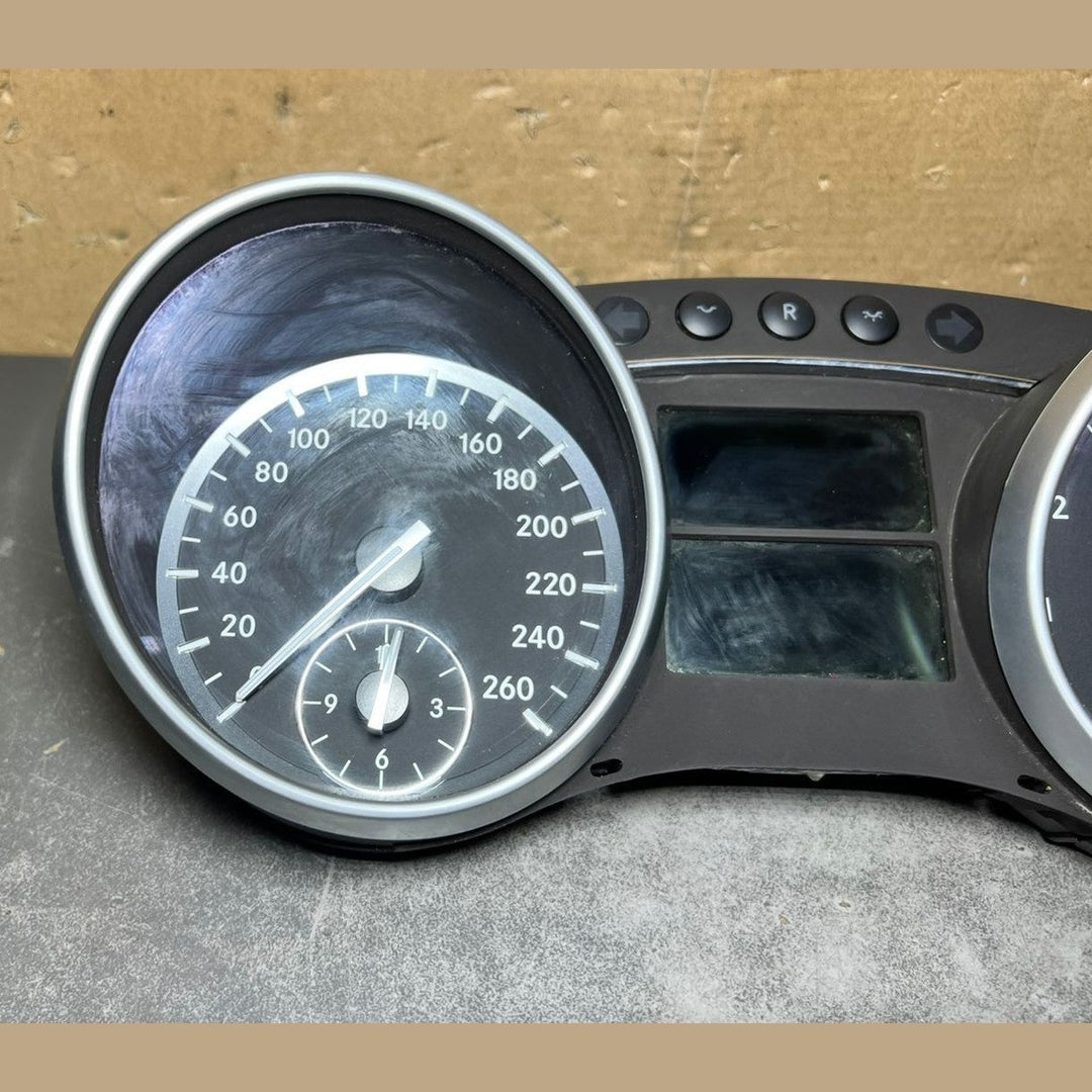07-13 Mercedes-Benz W164 GL ML Instrument Cluster Speedometer A251 9005800 OEM