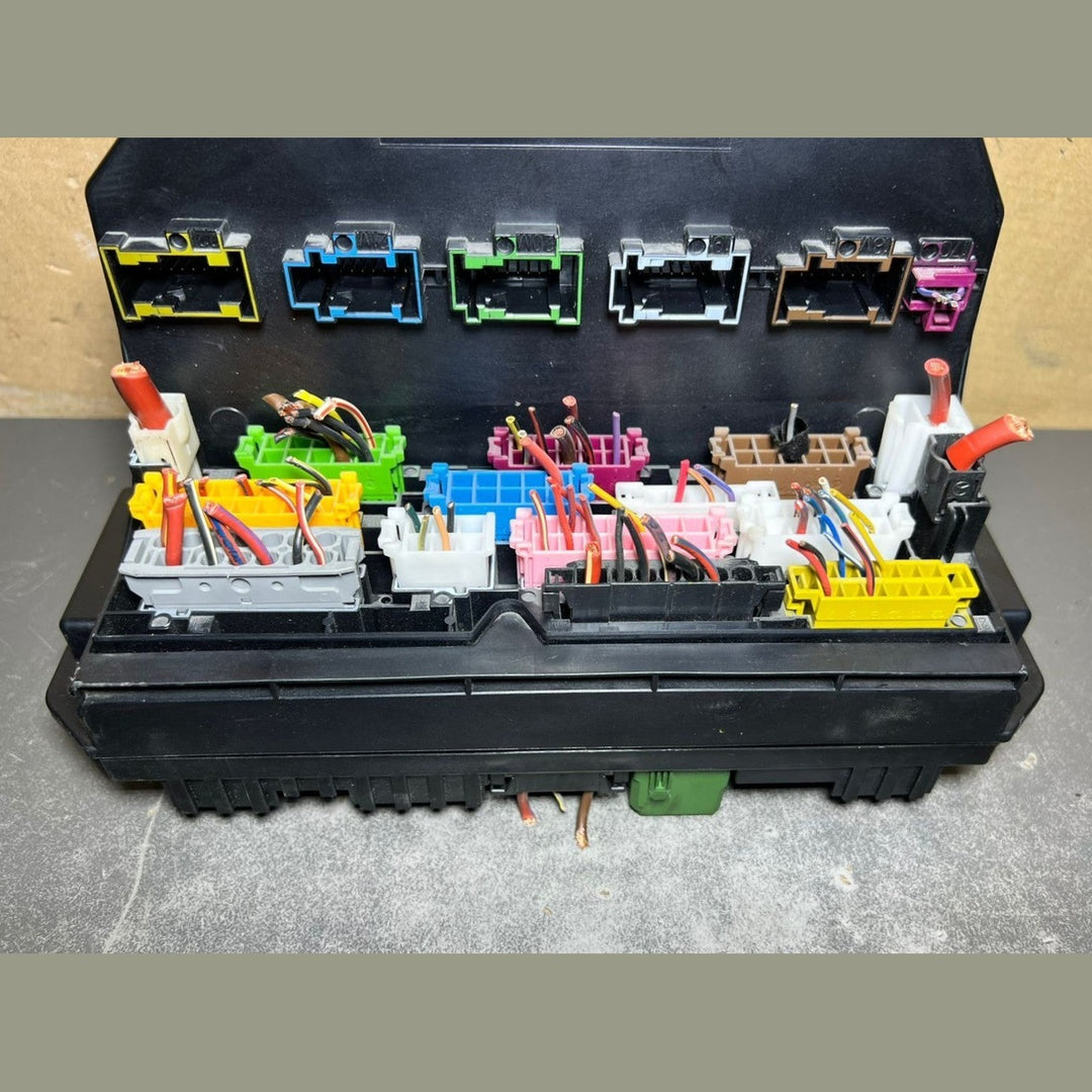 10-16 Mercedes-Benz W212 W204 Front SAM Module Relay Fuse Box A212 9009908 OEM