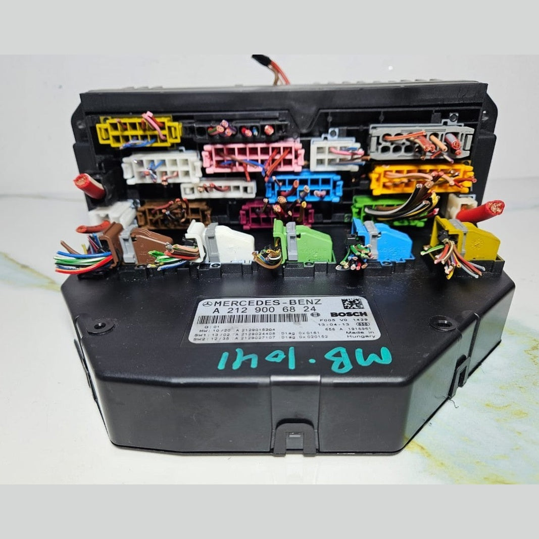 10-16 Mercedes-Benz W212 W204 Front SAM Module Relay Fuse Box A212 9006824 OEM