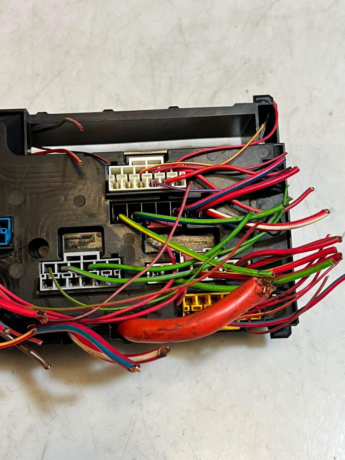 2012-2015 BMW F10 F12 F13 5 6 Series 650i Power Distribution Fuse Box 9252815