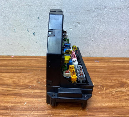 Mercedes-Benz Front SAM Fuse Box Control Module A2129003514  C-Class W204 W212