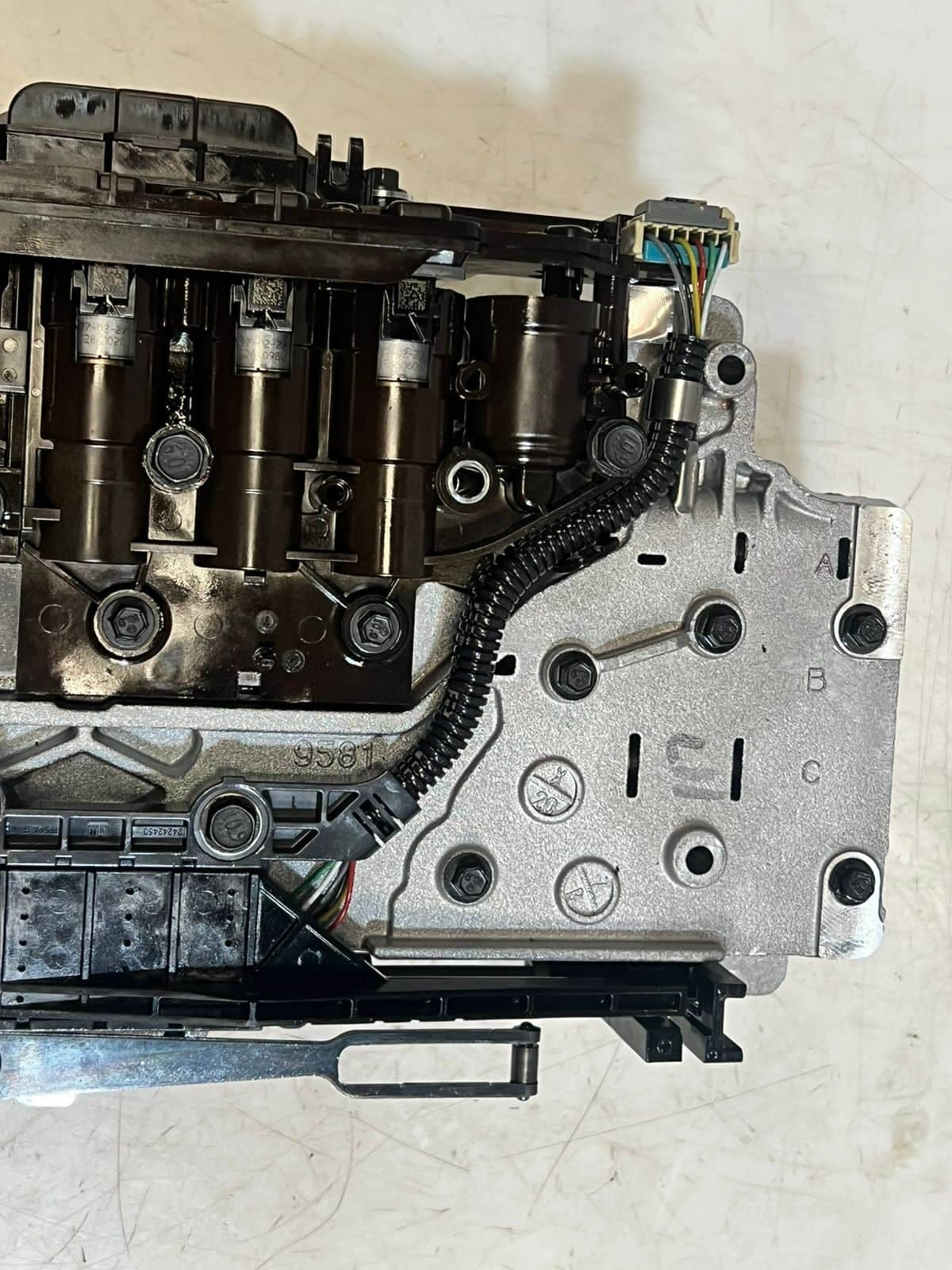 2004-10 BMW 325i E81 E90 E91 E84 E83 Automatic Transmission Valve Body 24242994