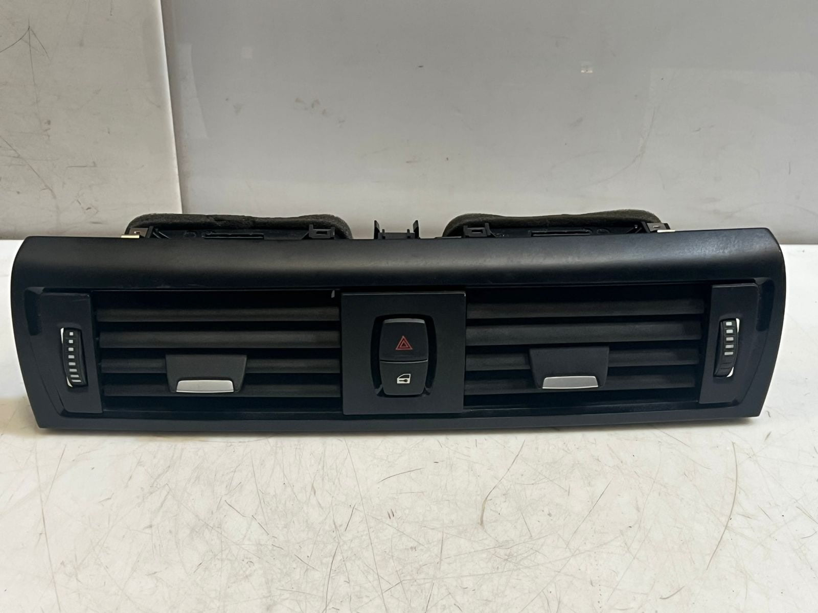 BMW 1 2 Series F20 F21 F22 F23 F2X Dashboard Center Air Vent 9205357 OEM
