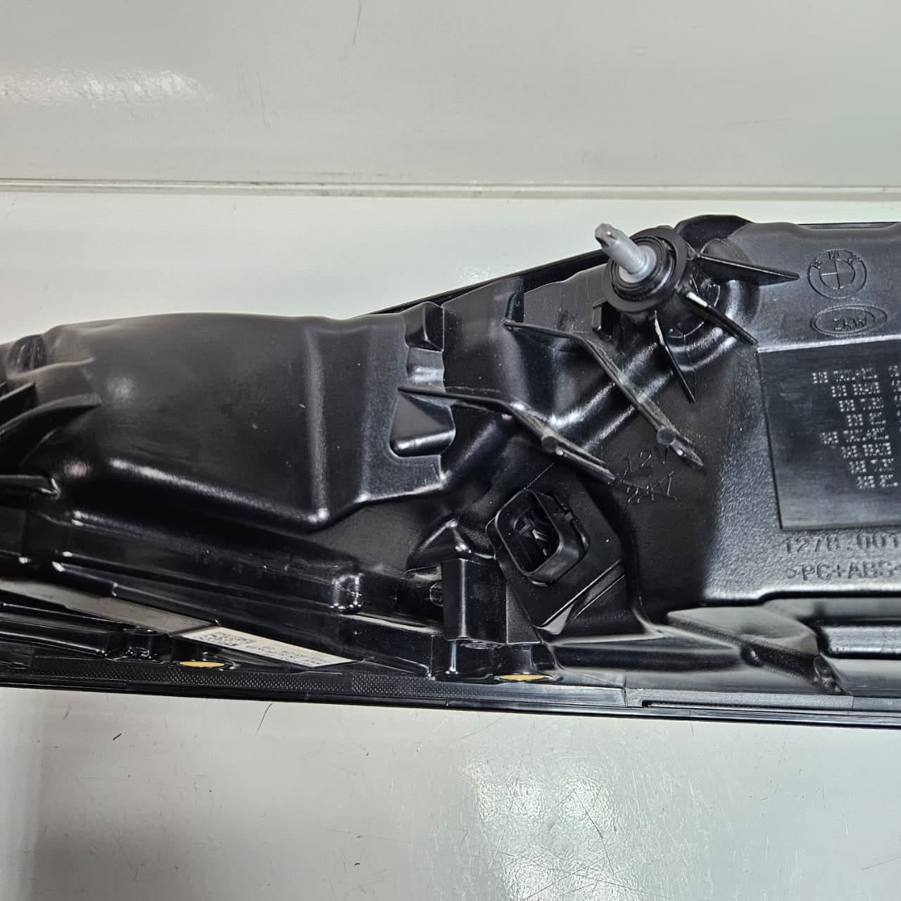 9879753-2023 BMW XM G09 Taillight Rear Left OEM