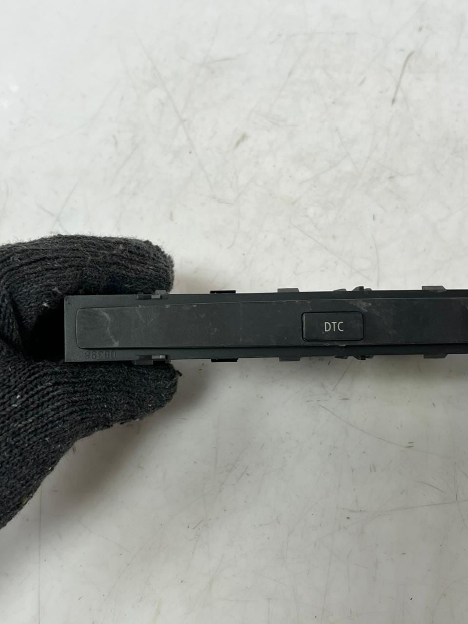 2004-2006 BMW 5' E60 E61 525i 530i 545i Center Console Switch 6969411 OEM