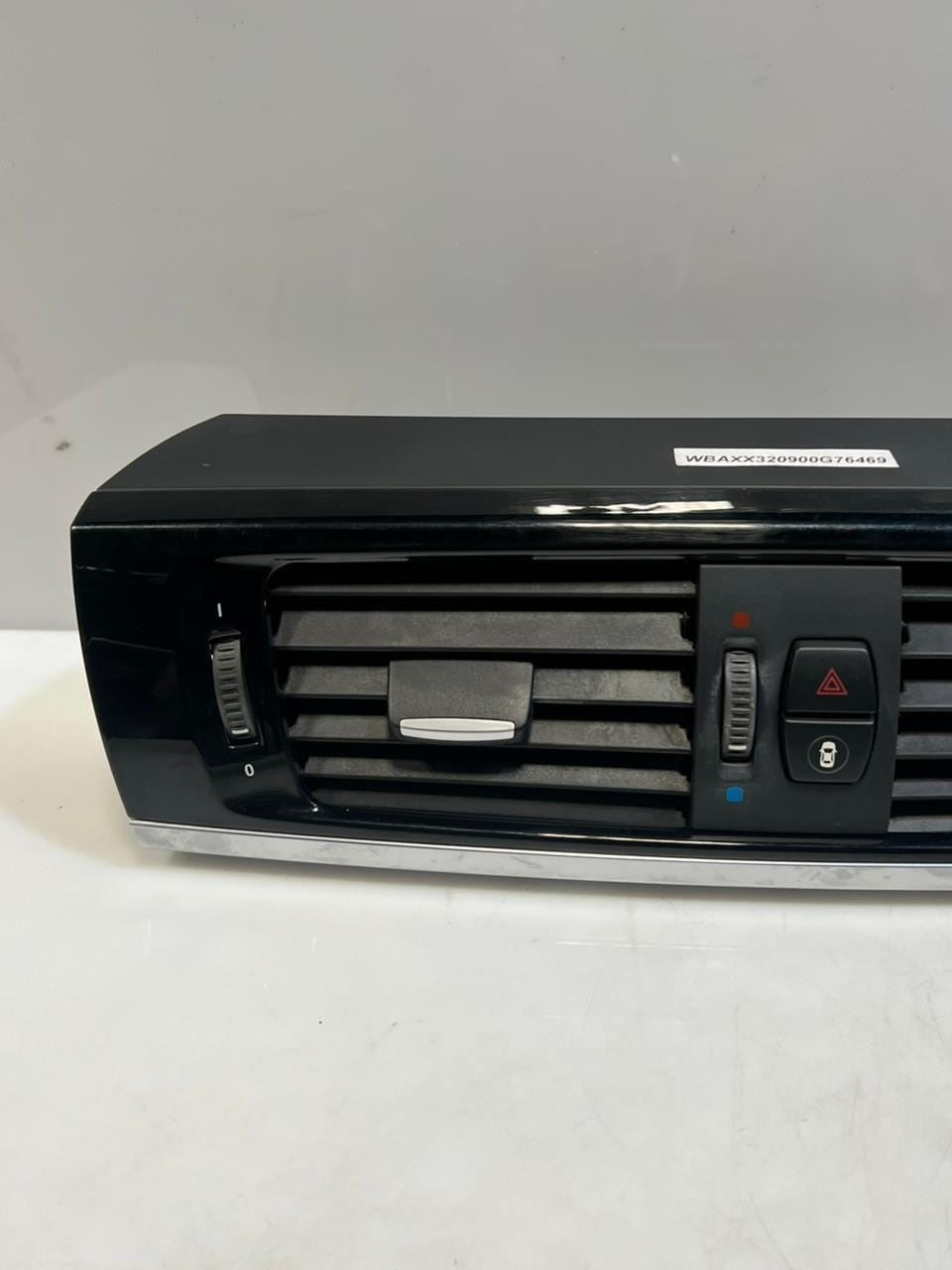 2016 BMW X3 F25 and X4 F26 Center Console Air GRILLE Vent 9303407 OEM