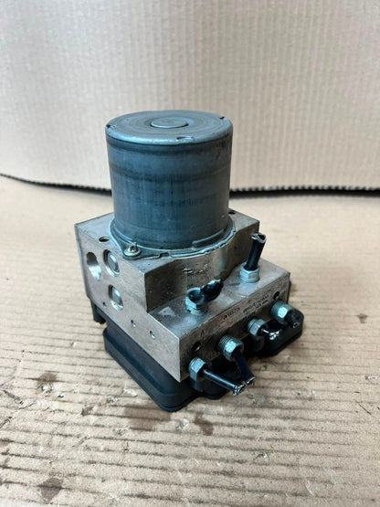 2012-2016 BMW F10 F11 F01 F13 535i ABS Pump Anti-Lock Brake Module 6853400