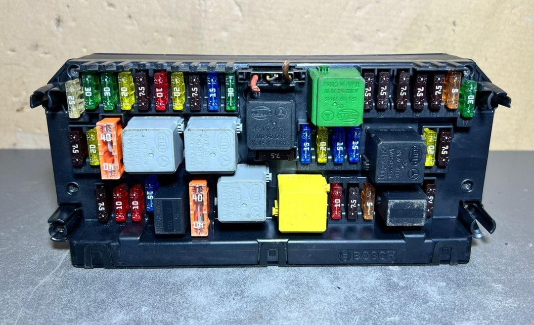 10-16 Mercedes-Benz W212 W204 Front SAM Module Relay Fuse Box A212 9009908 OEM