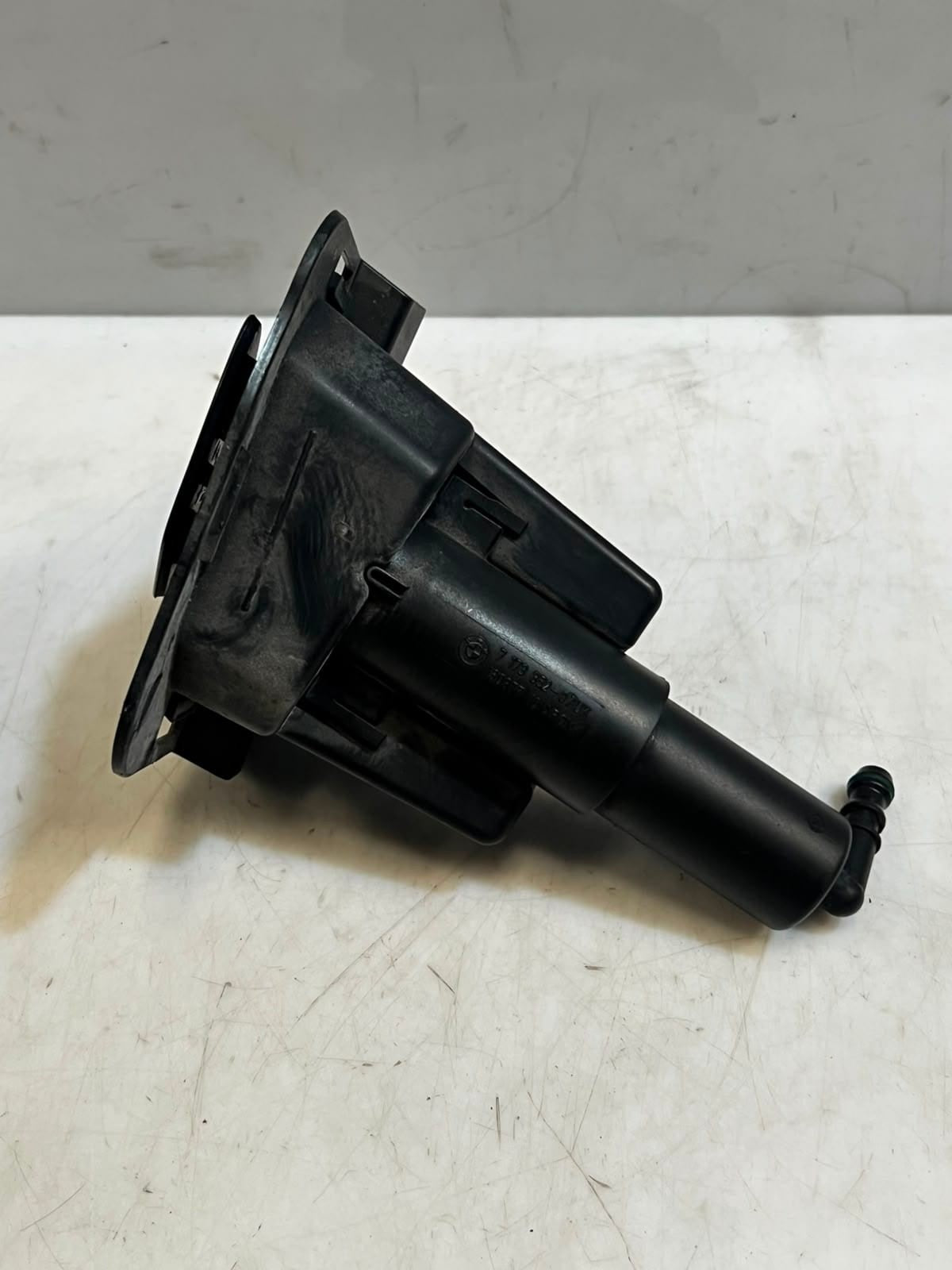 2006-2013 BMW X5 E70 and X6 E71 Headlight Washer JET Nozzle FRONT 7173852 OEM