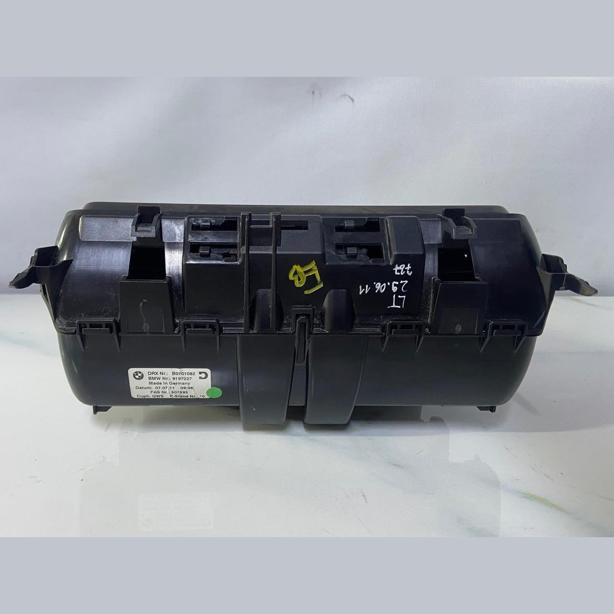 OEM BMW F06 F12 F13 6-Series Front Center Console Cup Holder 9197227