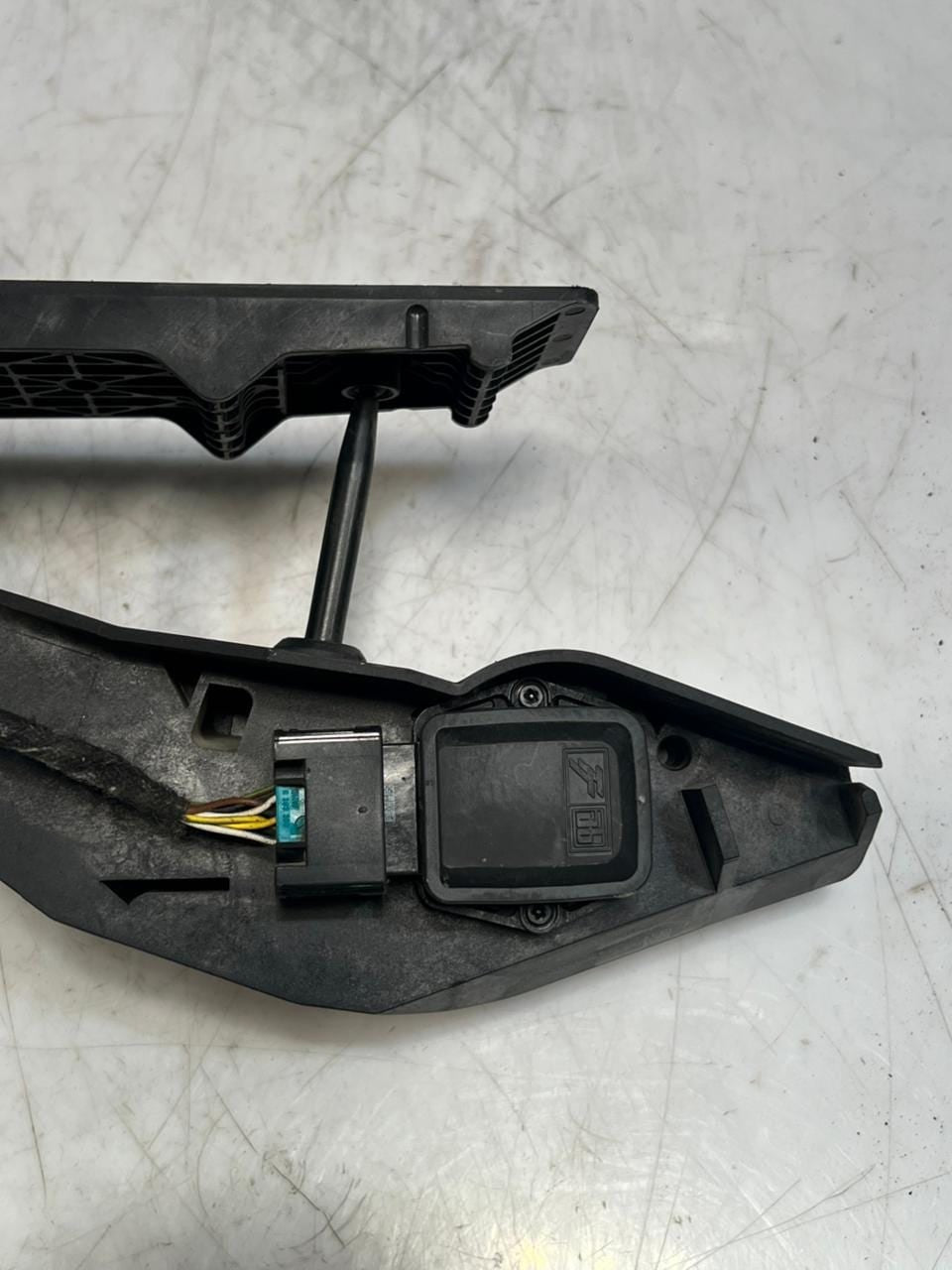 2004 BMW Z4 X3 E60 E61 E85 E87 GAS/ Accelerator Throttle Pedal 6766930 OEM