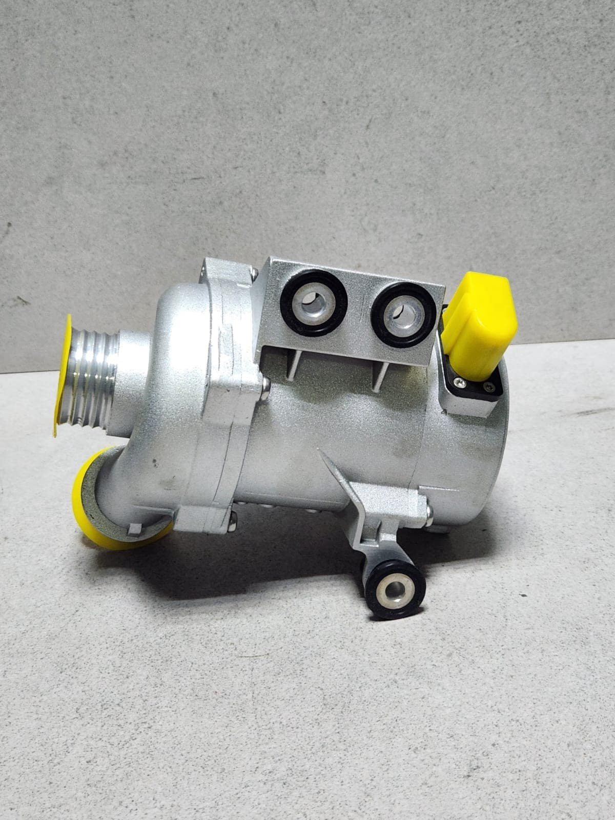 Genuine 2008-2013 BMW 128i Electrc Water Pump 11517586925 E90 X3 Z4 1 3 5 Series