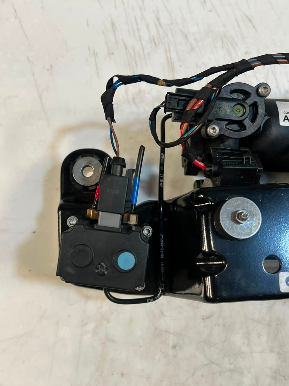 2012 BMW X5 E70 X6 E71 Air Suspension Compressor PUMP 6859714 OEM