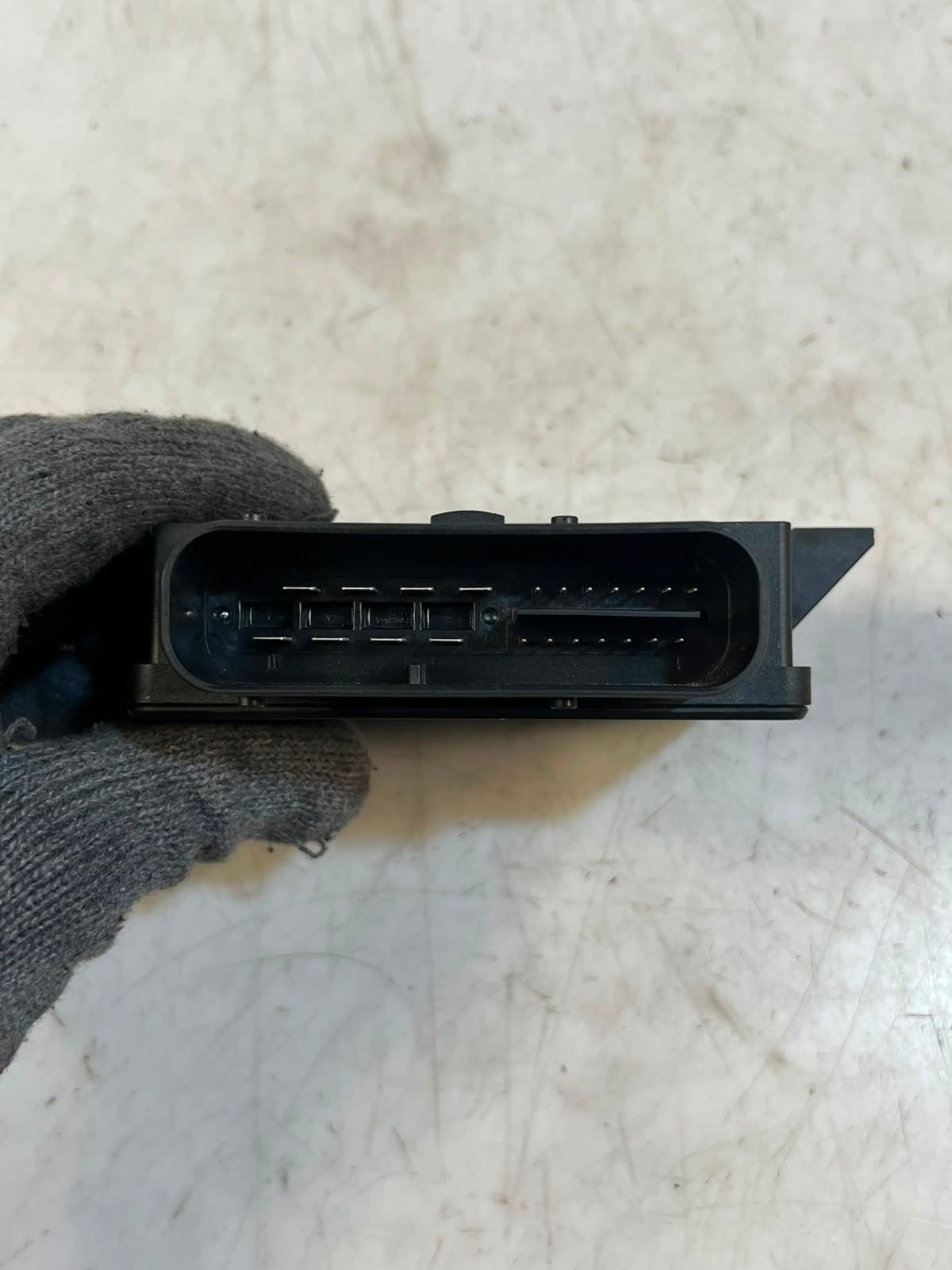 BMW 5 Series F10 F11 F12 F13 F25 F26 650i Parking Brake Control Module 6858017