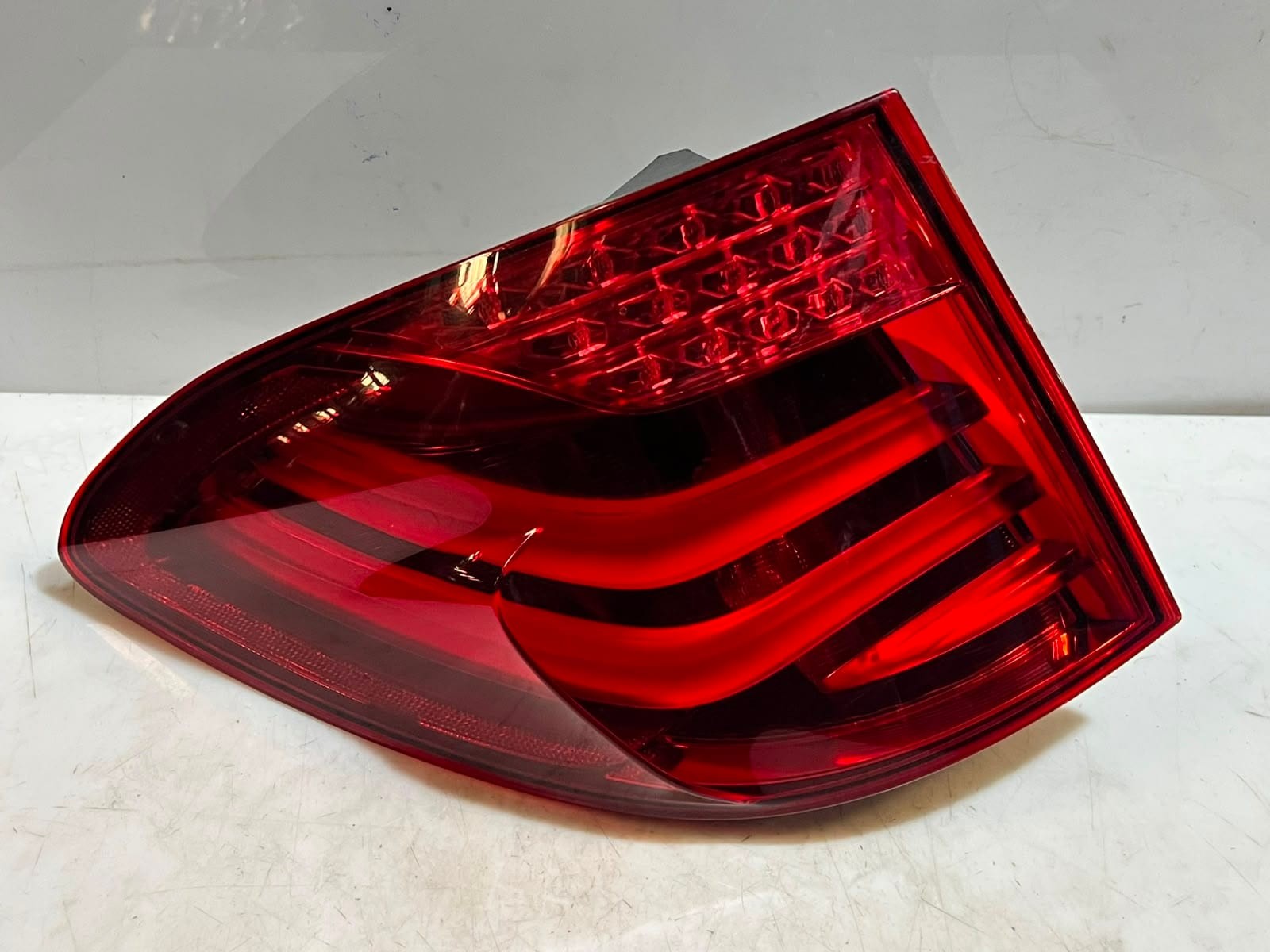 2010-2016 BMW 5' 550i GT F07 Rear Left Tail Light BACK LIGHT 89089345 OEM 