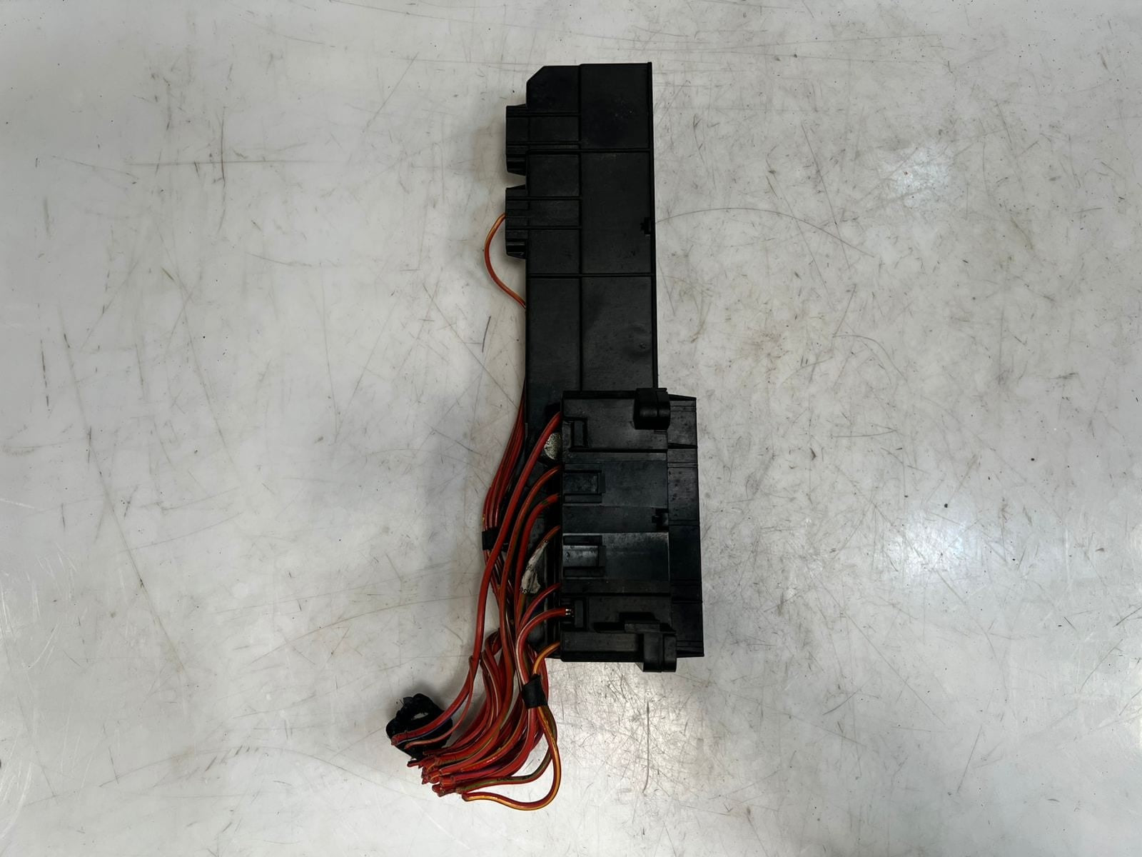 2004-2010 BMW 525i 5 Series E60 E61 528i Power Distribution Fuse Box 6957330 OEM