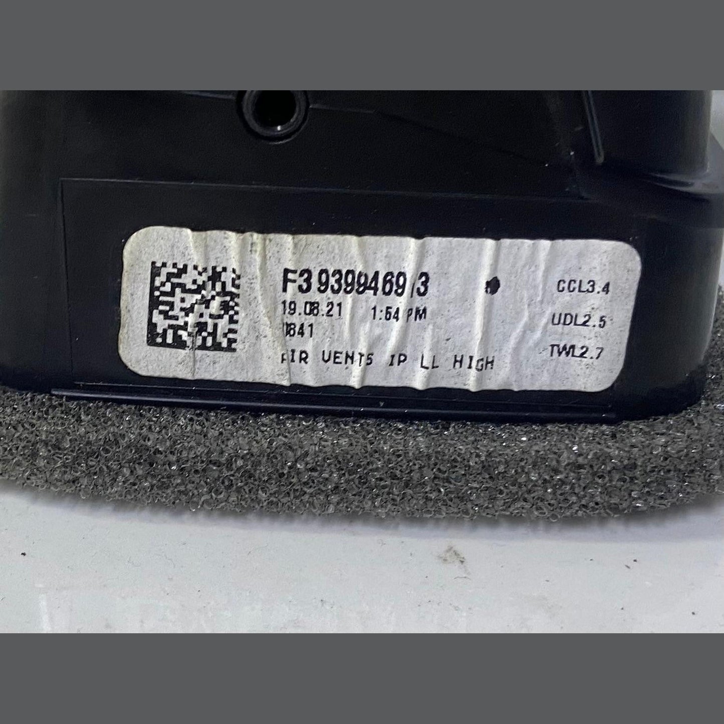 OEM BMW G05 F95 G06 F96 G07 Air Vent Fresh Air Grill Left 9399469