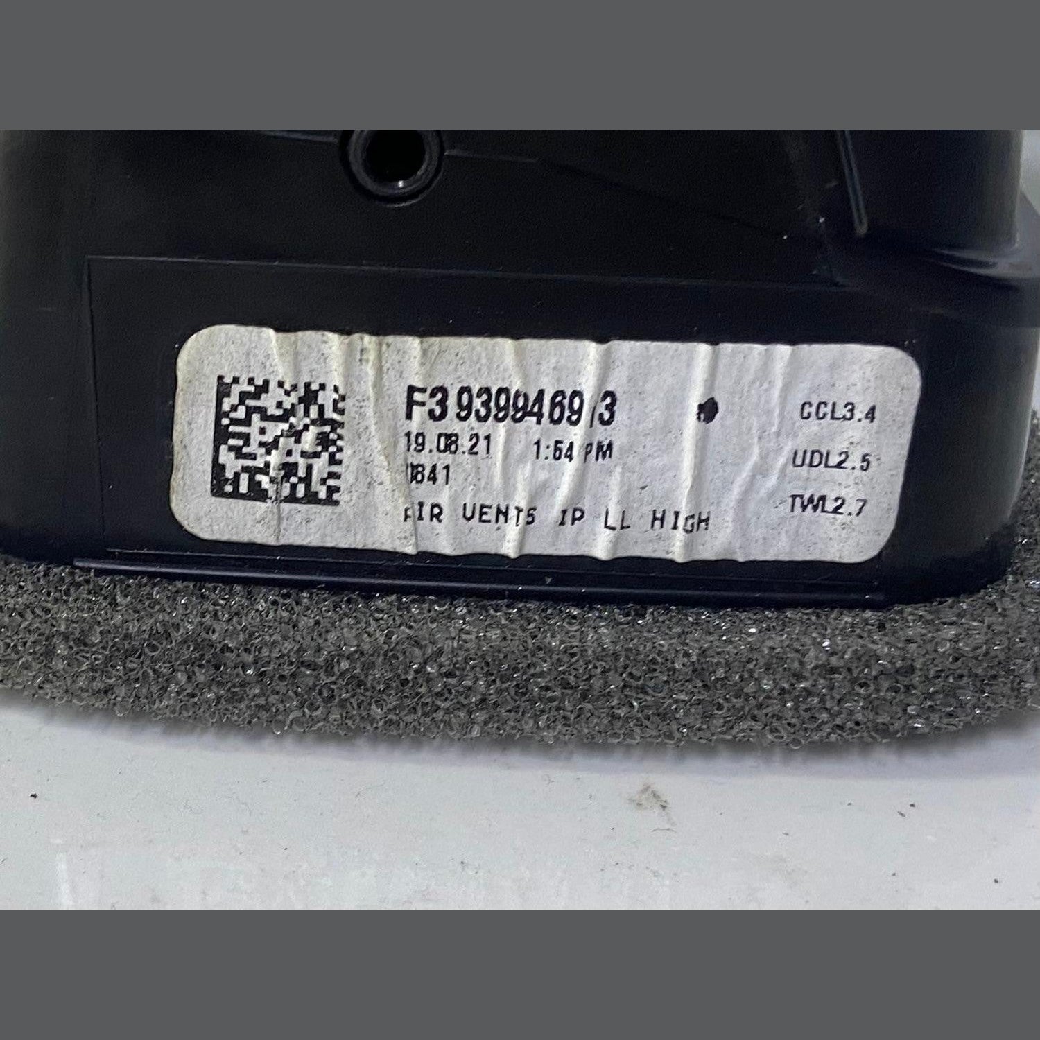 OEM BMW G05 F95 G06 F96 G07 Air Vent Fresh Air Grill Left 9399469