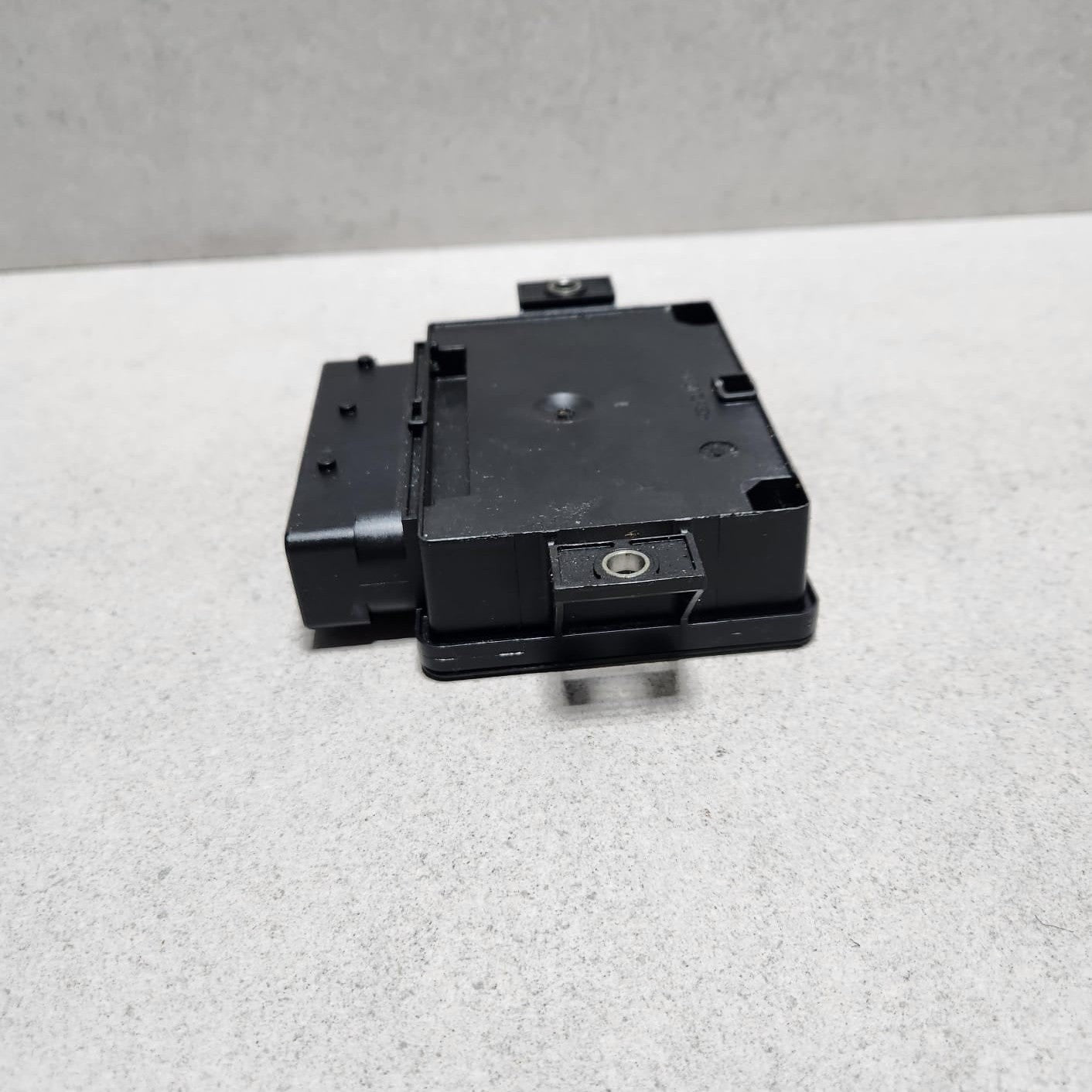 Benz Parking Brake Control Module A2469003014 A-Class and B-Class models W176 