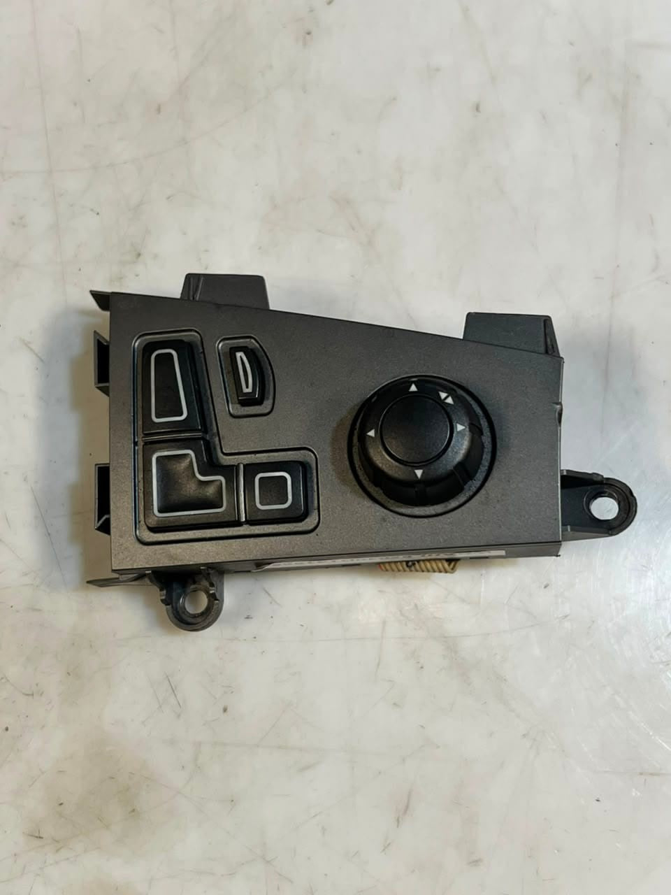 2007-2009 BMW E65/E66 745Li Front Right Seat Adjustment Switch 6918383 OEM