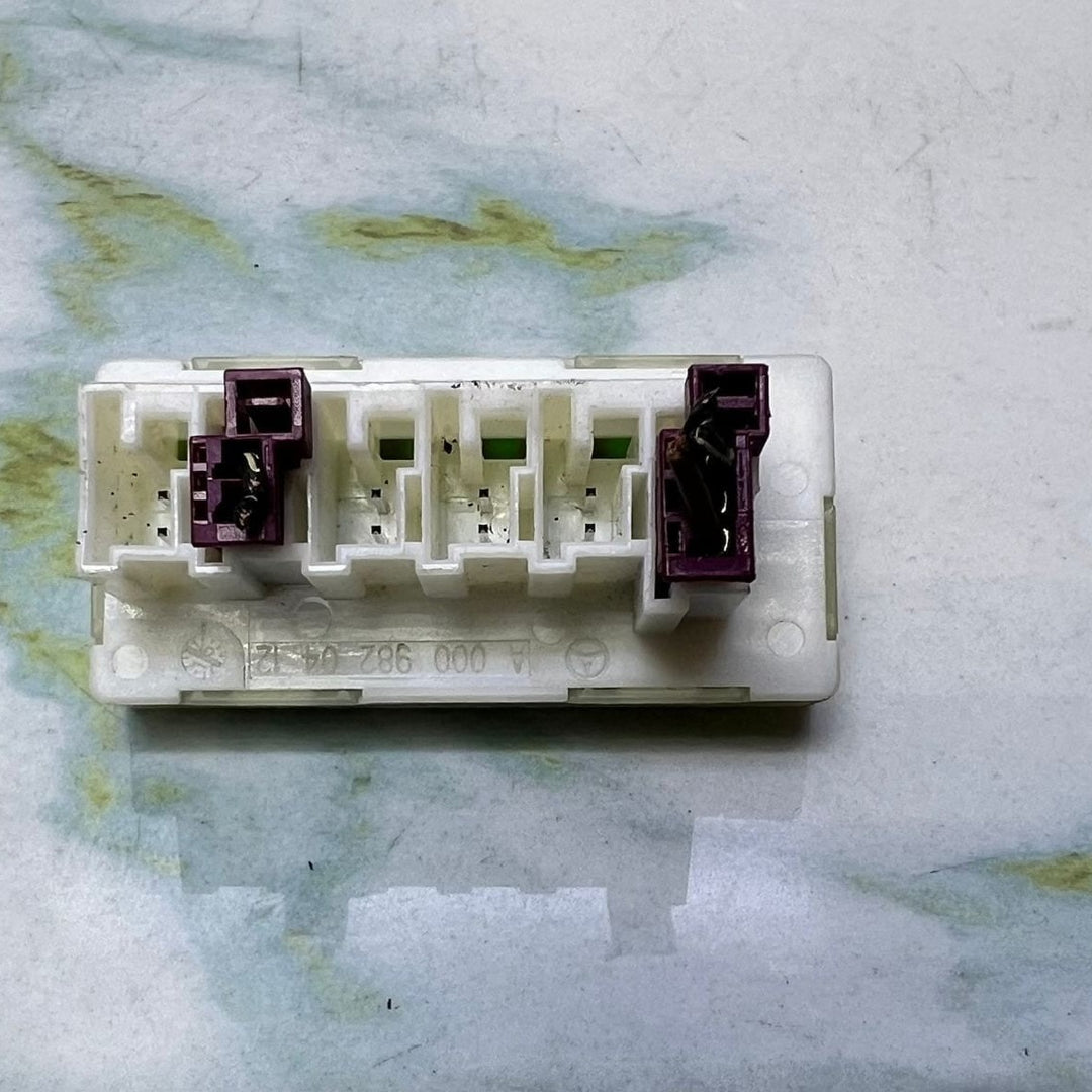 Mercedes Voltage Converter Power Distributor A0009820412 W205, W212, W166, W222,