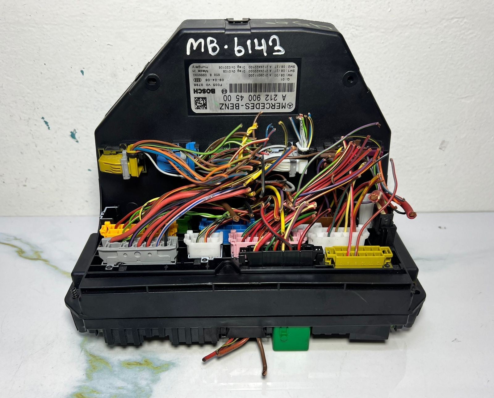 10-16 Mercedes-Benz W212 W204 Front SAM Module Relay Fuse Box A212 9004500 OEM